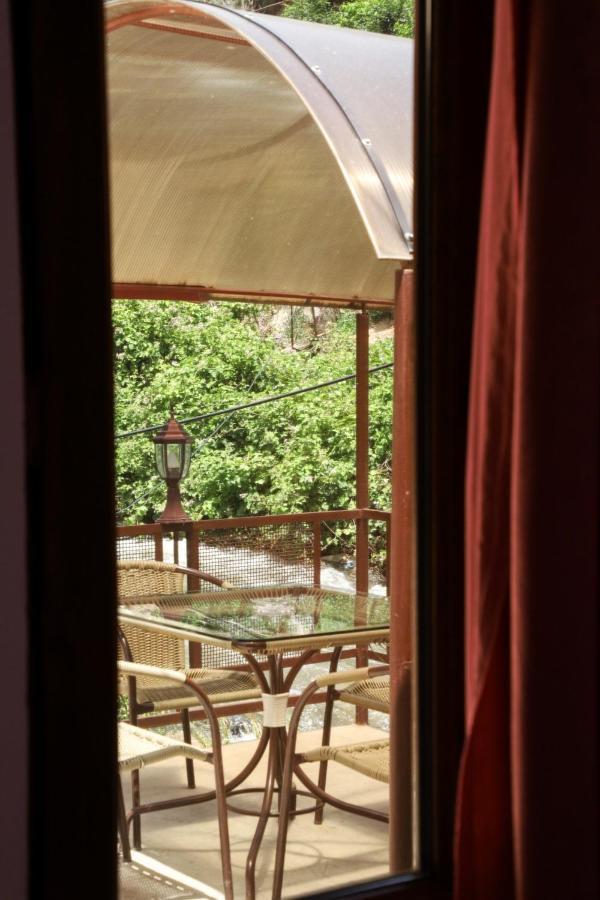 Hotel Naberejni à Meghri Extérieur photo